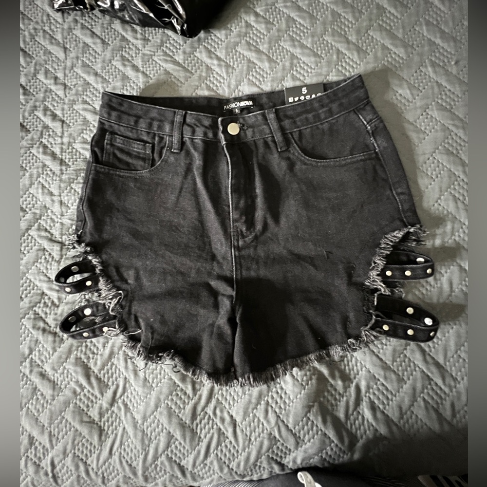 Brand new Women’s Jean-shorts from fashionNova